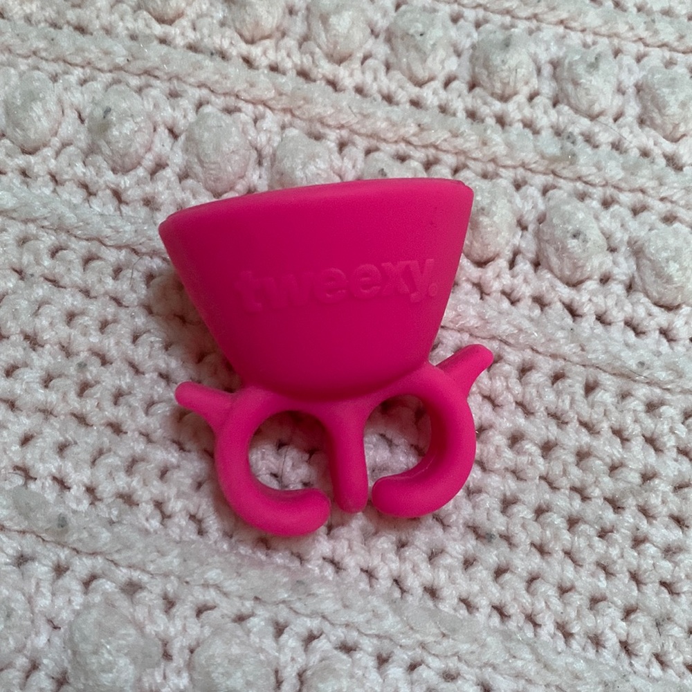 Tweexy Wearable Nail Polish Holder